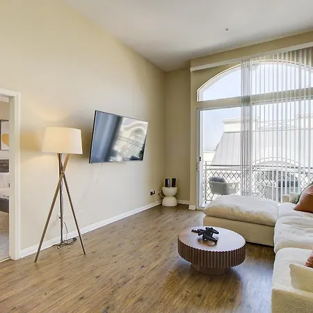 Zircon Zen - Quiet Retreat 2Br Pool, Jacuzzi Marina Apartment
